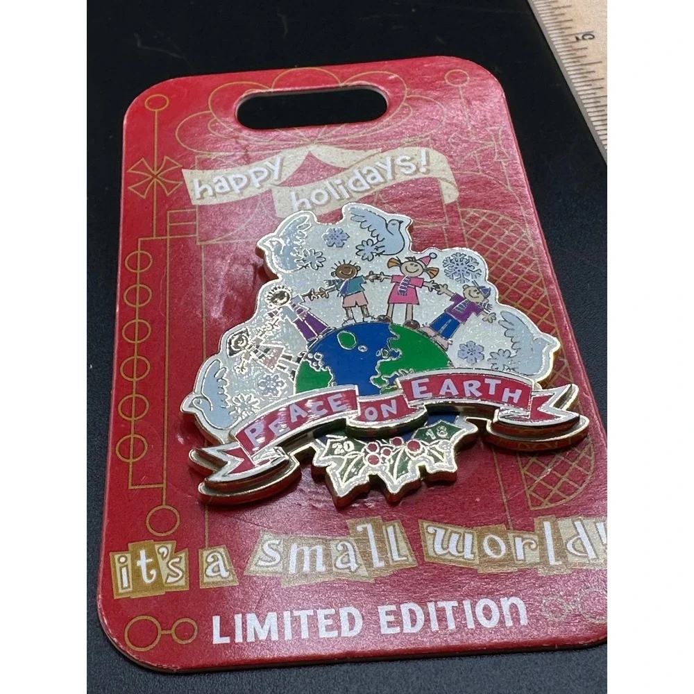 Limited Edition 3000 NWT It's a Small World Disney pin 2018 Peace on Earth DLR